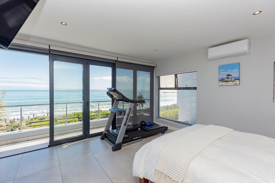 7 Bedroom Property for Sale in Calypso Beach Western Cape